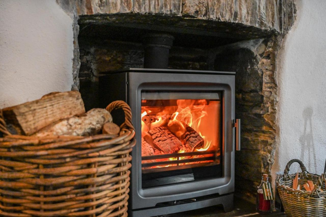 A Superb Bijou Retreat With Jacuzzi Near An Excellent Village Pub Yelverton Exteriör bild