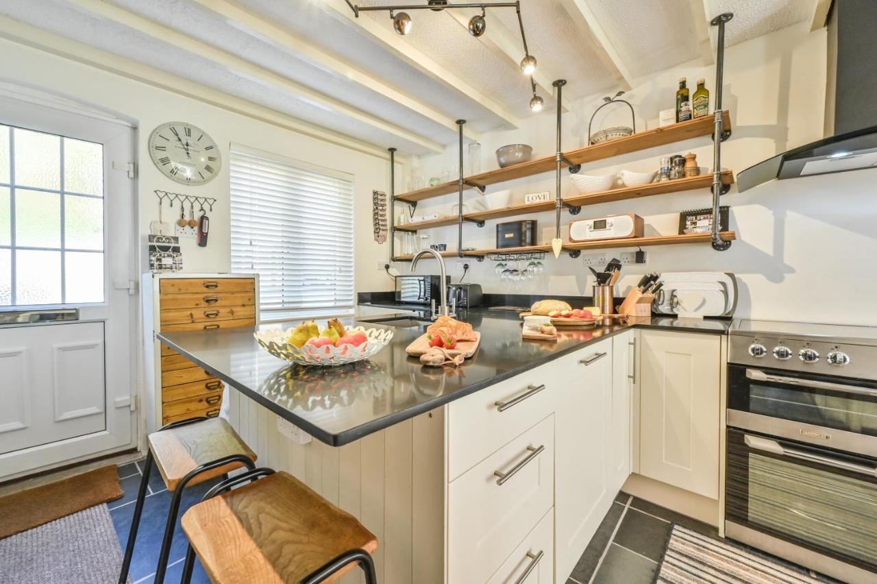 A Superb Bijou Retreat With Jacuzzi Near An Excellent Village Pub Yelverton Exteriör bild