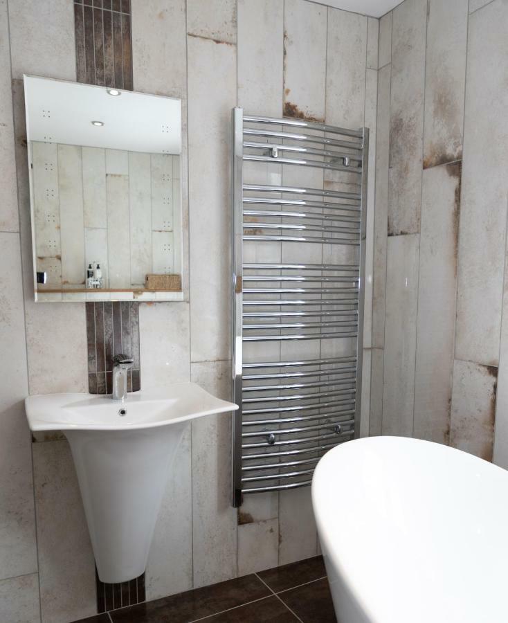 A Superb Bijou Retreat With Jacuzzi Near An Excellent Village Pub Yelverton Exteriör bild